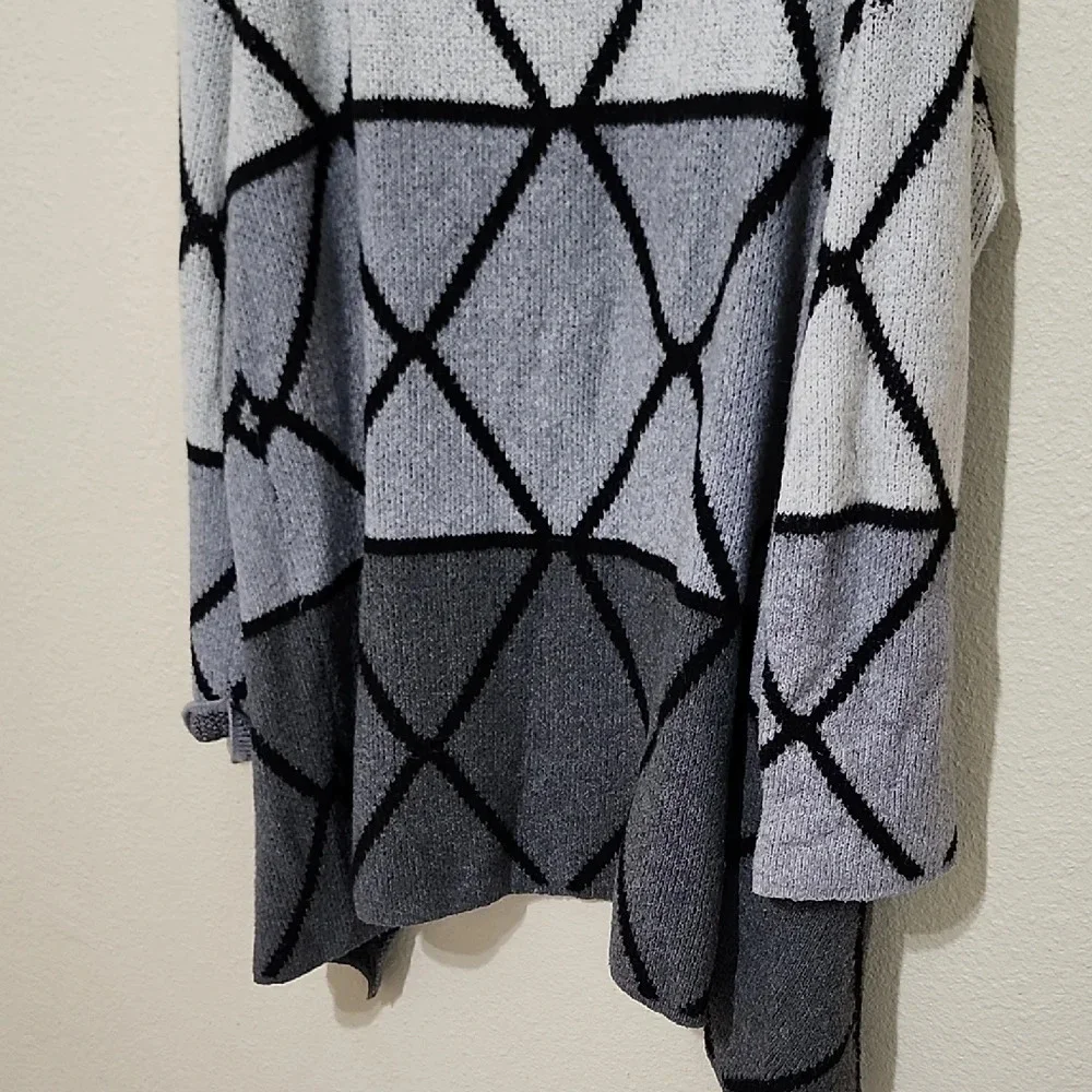 Joseph A Black and Gray Geometric Cardigan - Picture 12 of 12